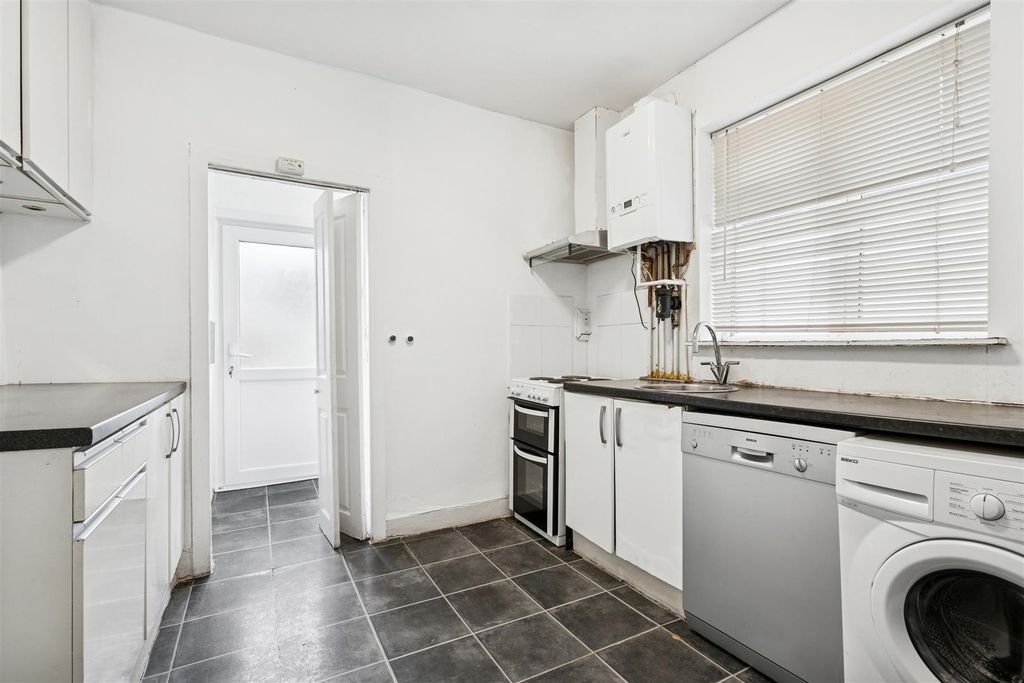 Property photo 3 of 9 64 Abbey Road, Colliers Wood, Sw19 Kitchen 1.Jpg