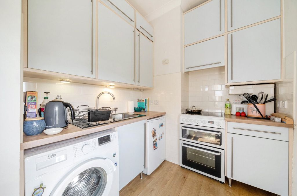 Property photo 3 of 12 Kitchen