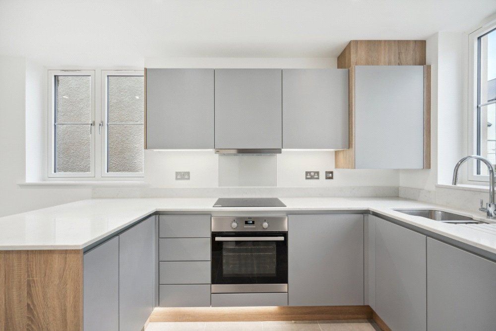 Property photo 3 of 9 Kitchen