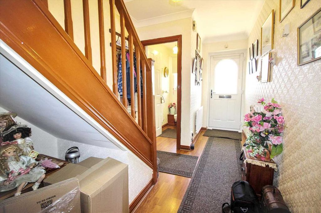 Property photo 2 of 15 Entrance Hall