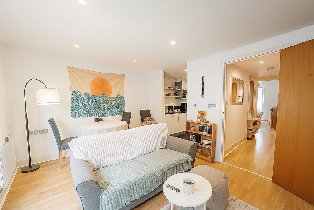 Property photo 3 of 8