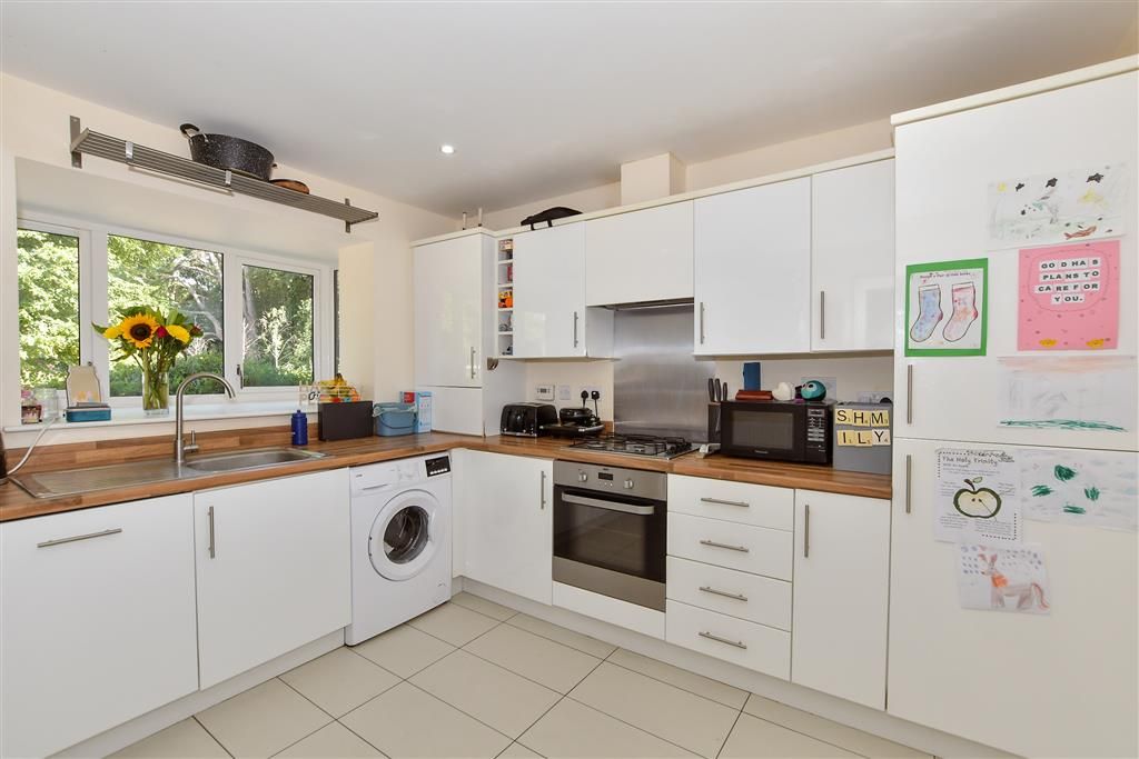 Property photo 1 of 9 Kitchen