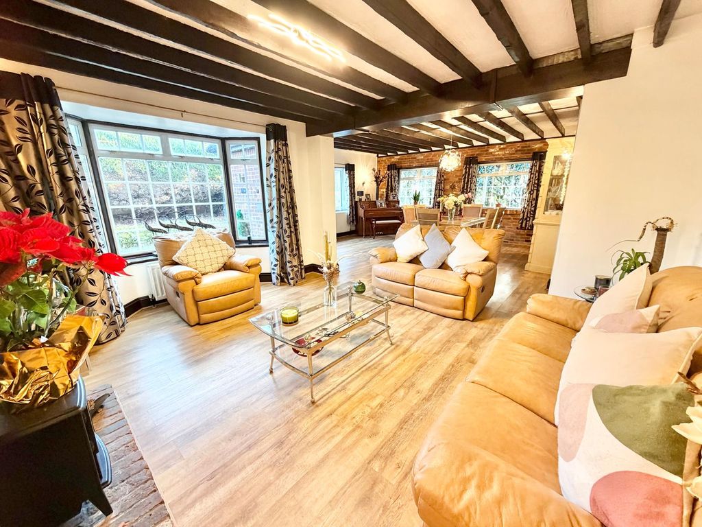 Property photo 3 of 26 d8232377-972c-404F-B49c-Cda458635c98