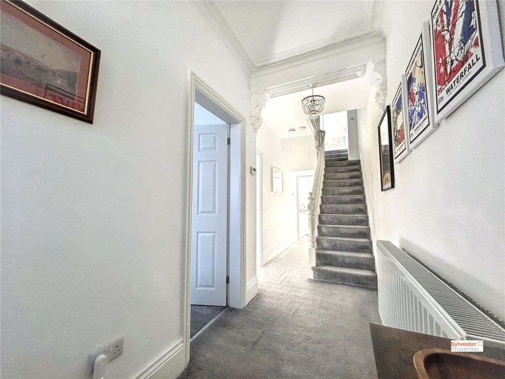 Property photo 3 of 23 Picture No. 05