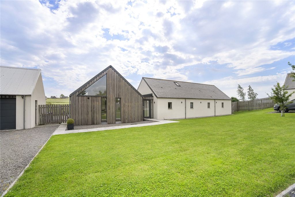 Property photo 1 of 35 The Den Dunecht