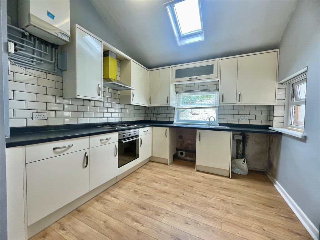 Property photo 2 of 14 Kitchen