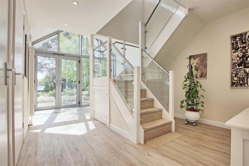 Property photo 2 of 28 Entrance Hall 2.Jpg