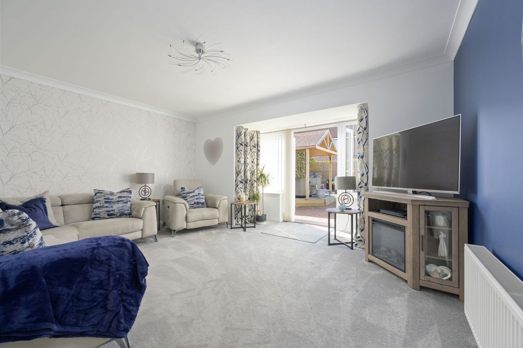 Property photo 3 of 37