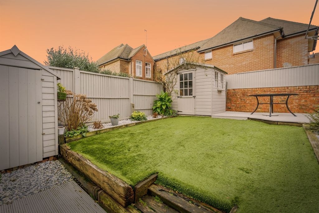 Property photo 2 of 17