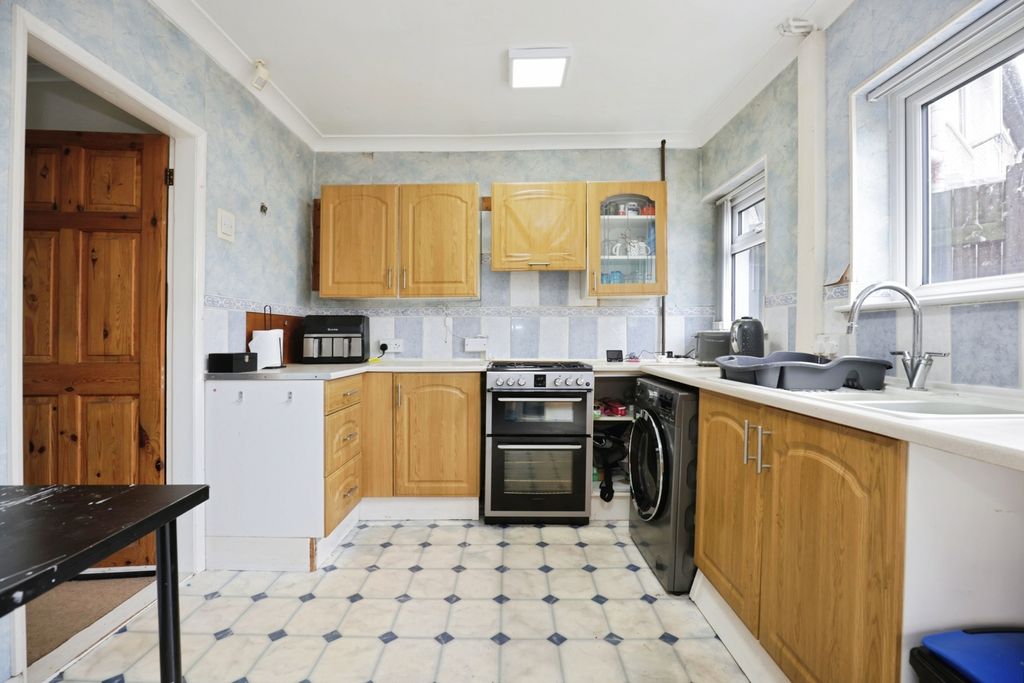 Property photo 3 of 17 Photo