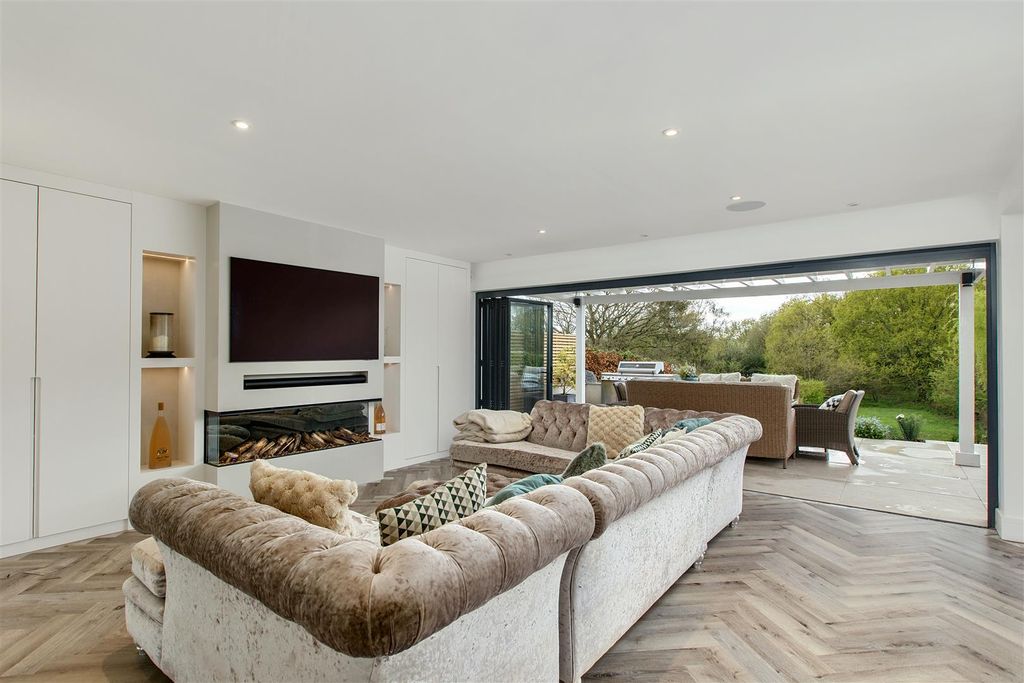 Property photo 3 of 29 16 Foalhurst Close (27).Jpg