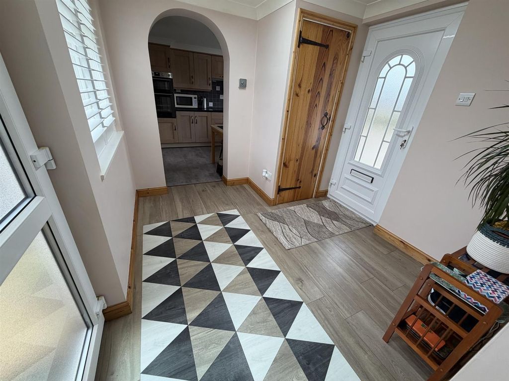 Property photo 2 of 18 Entrance Hall 2.Jpg