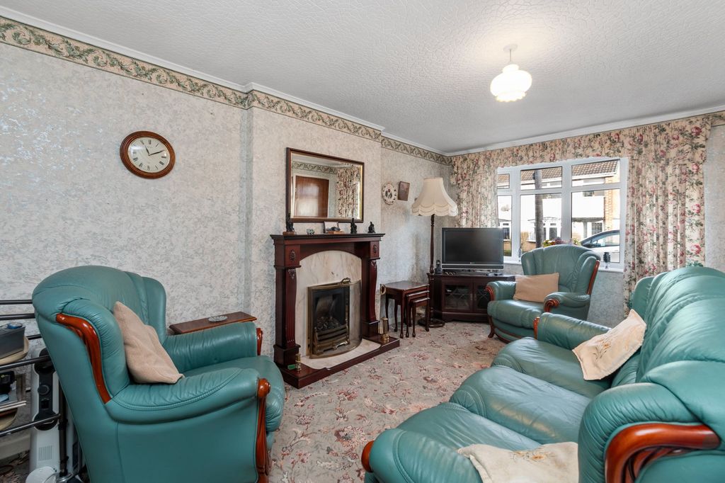 Property photo 3 of 18