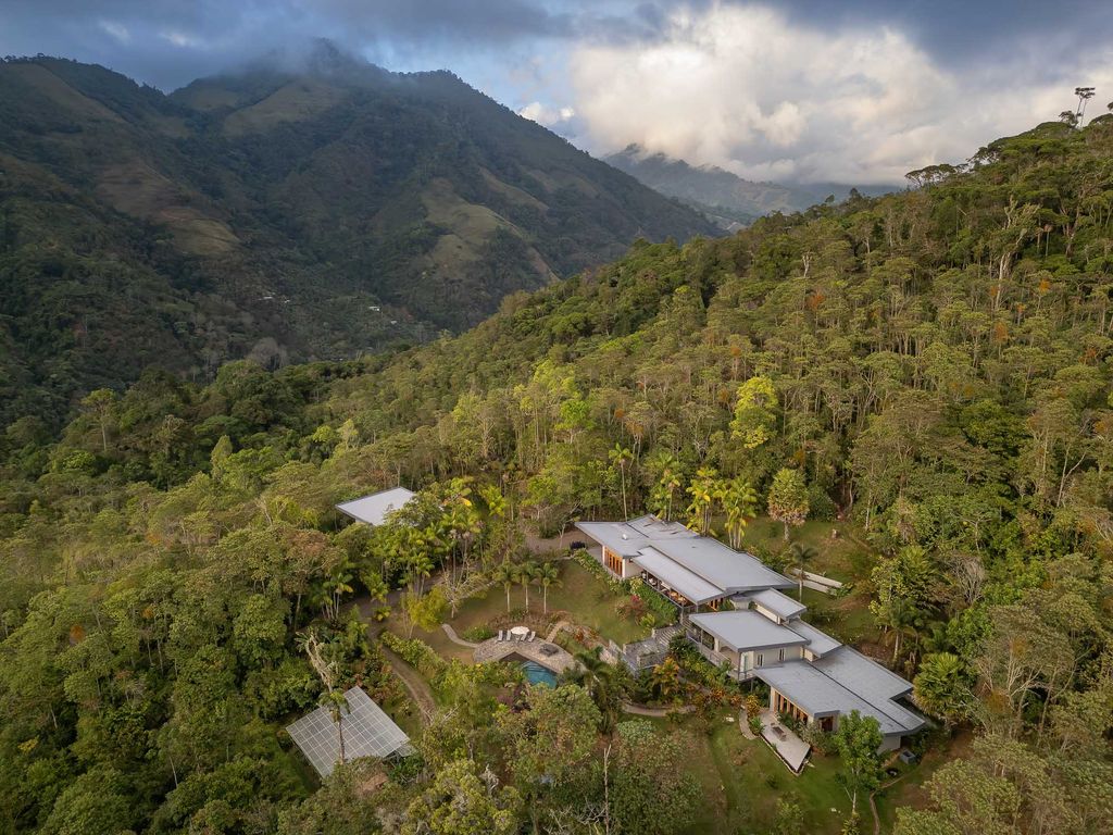 Property photo 2 of 59