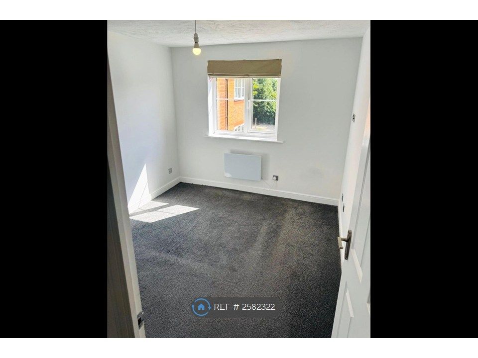 Property photo 3 of 6 Bedroom 1
