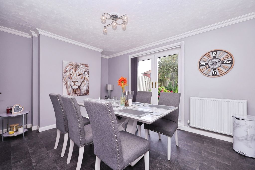 Property photo 3 of 11 Dining Room