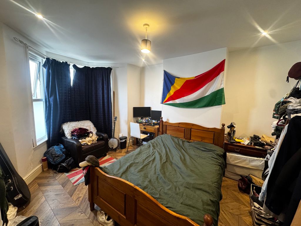 Property photo 3 of 7