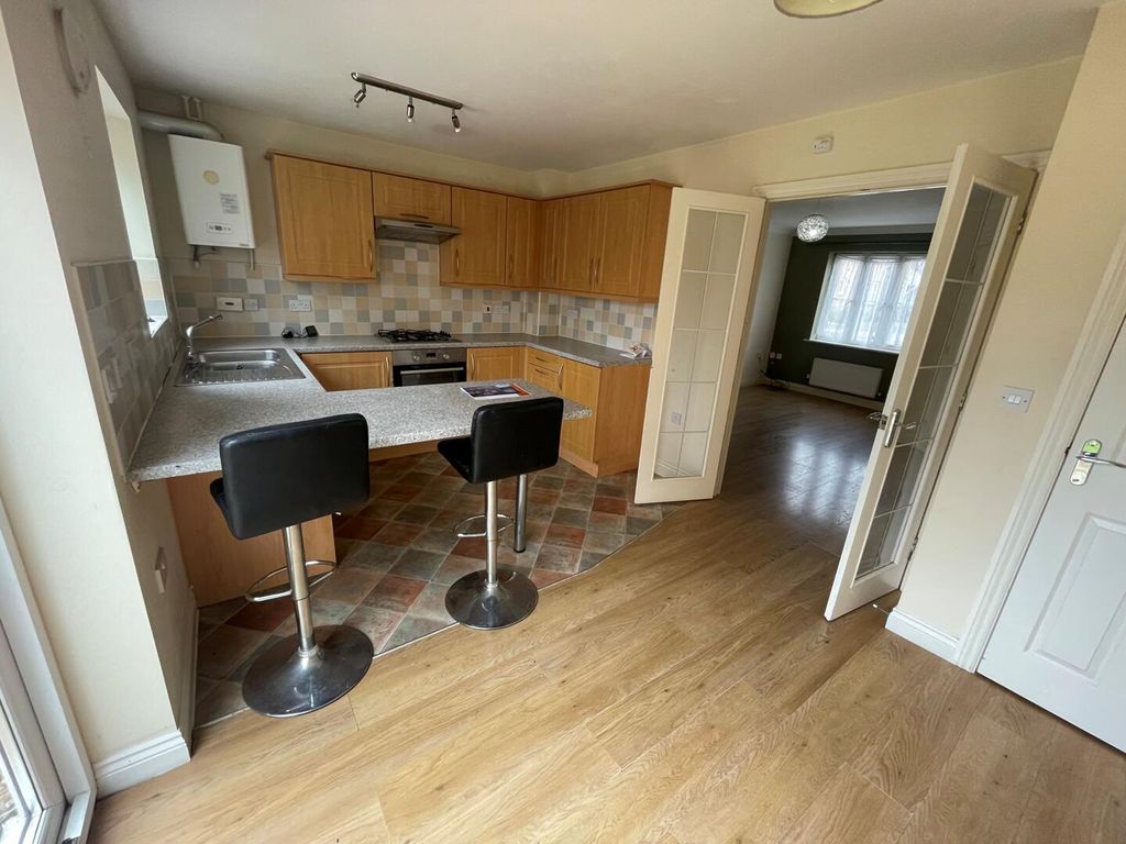 Property photo 3 of 10 Kitchen