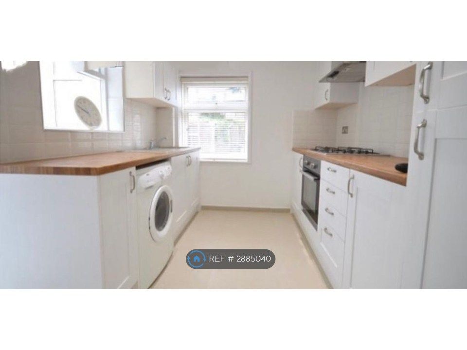Property photo 1 of 7 Kitchen
