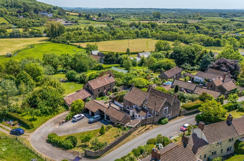 Property photo 1 of 41 1281793-10-682A4d...