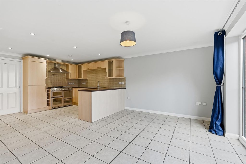 Property photo 3 of 19 Kitchen Diner