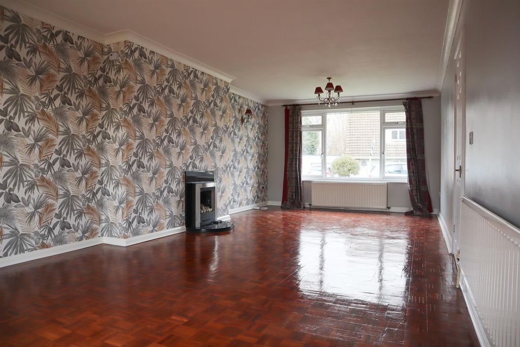 Property photo 3 of 17 Sitting Room