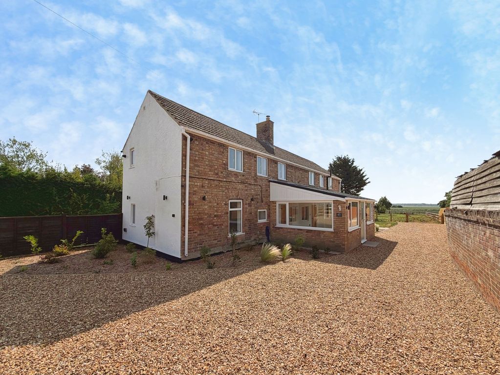 Property photo 2 of 31