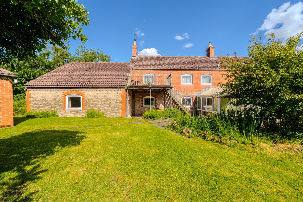 Property photo 2 of 47