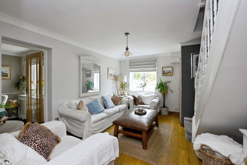 Property photo 2 of 20