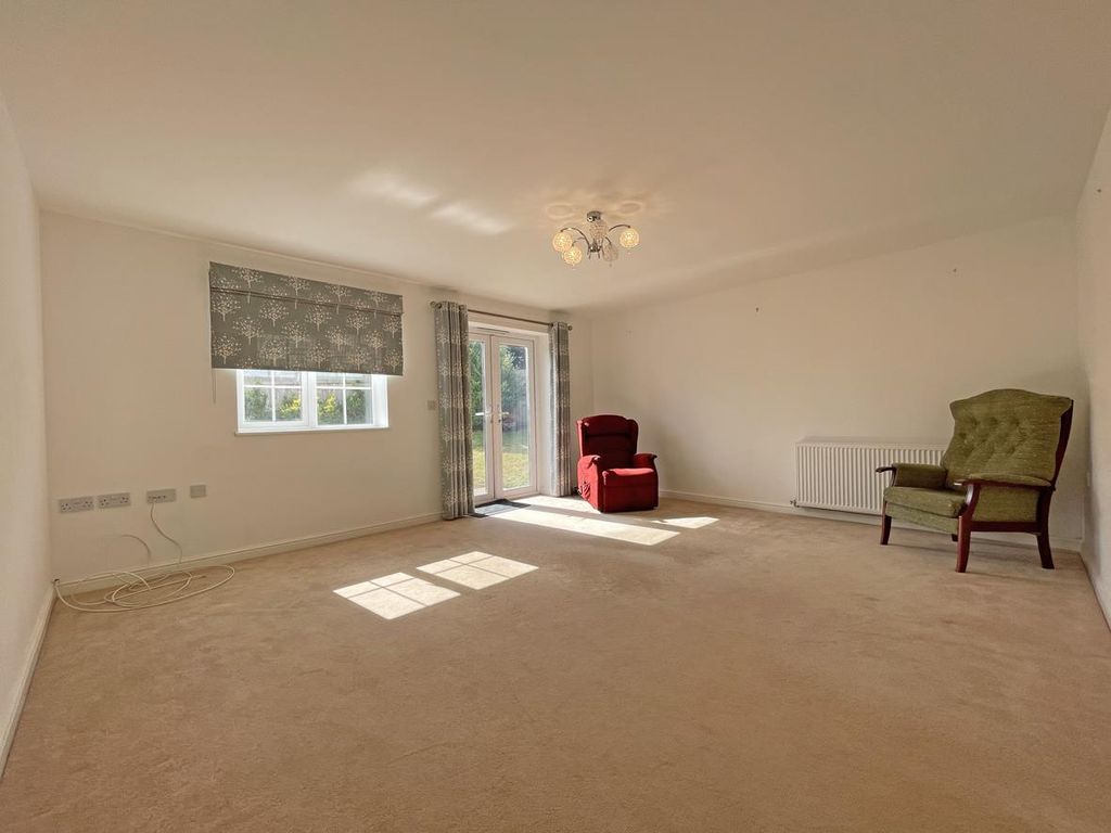 Property photo 3 of 22 Sackville Close 19 - Lounge Front.Jpg