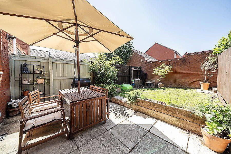 Property photo 2 of 28