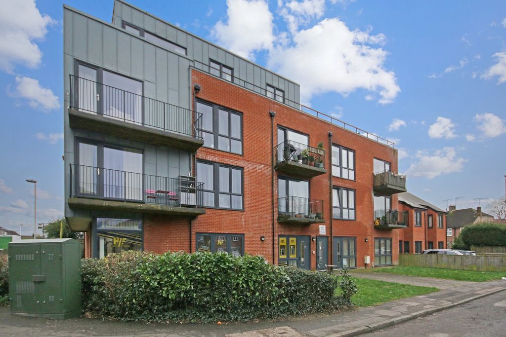 Additional image 11 of 2 bed flat for saleHoltye Avenue, East Grinstead RH19