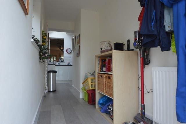 Property photo 3 of 10 Kitchen