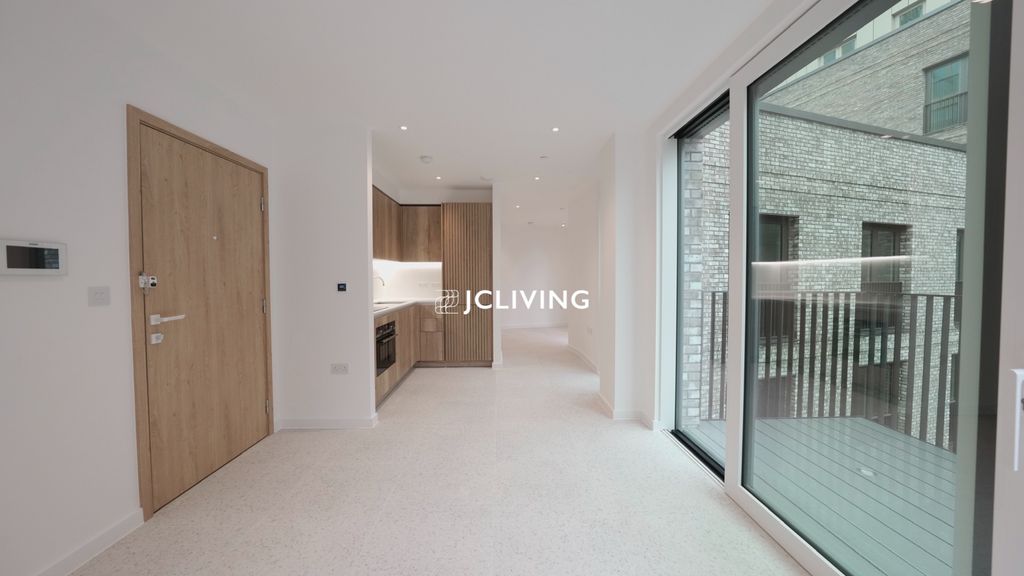 Property photo 1 of 20 Studio, The Silk District, E1