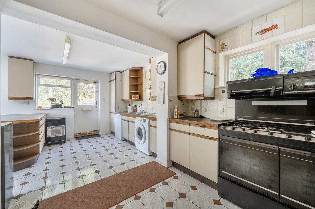 Property photo 2 of 20 Kitchen