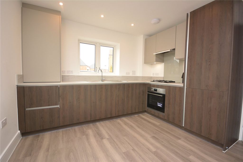 Property photo 3 of 7 Kitchen