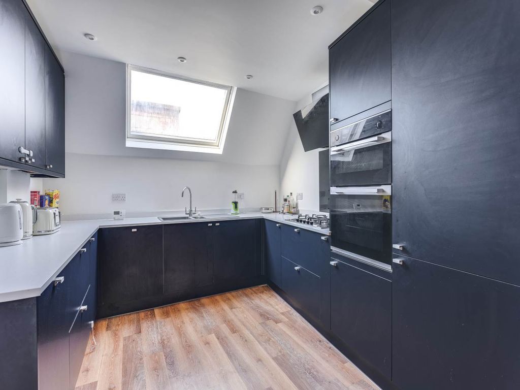 Property photo 2 of 14 4c Sun Street-8