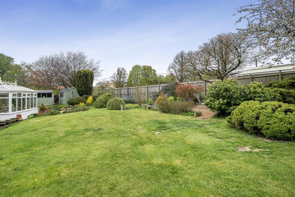 Property photo 3 of 13 Garden