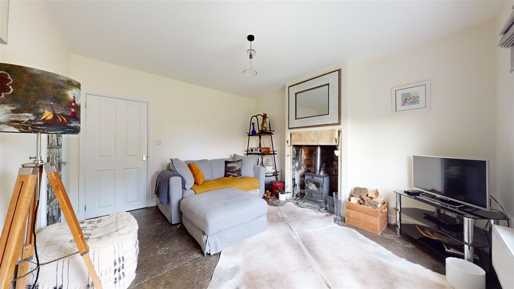 Property photo 2 of 25 Living Room