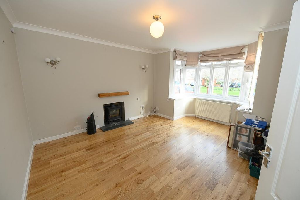 Property photo 2 of 27 Lounge.Jpg