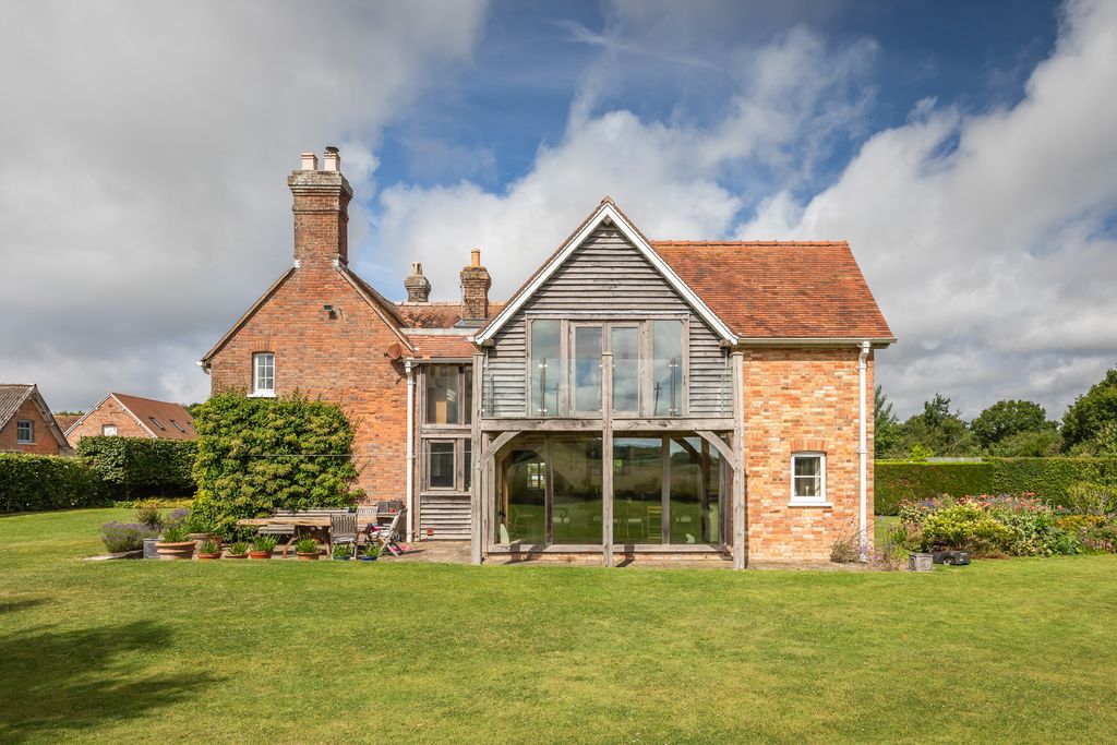 Additional image 4 of 4 bed country house to rentBarnhill Road, Ridge BH20