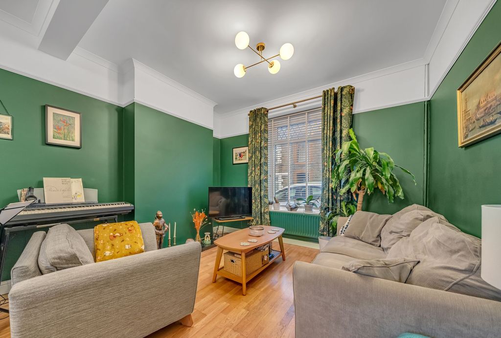 Property photo 2 of 27