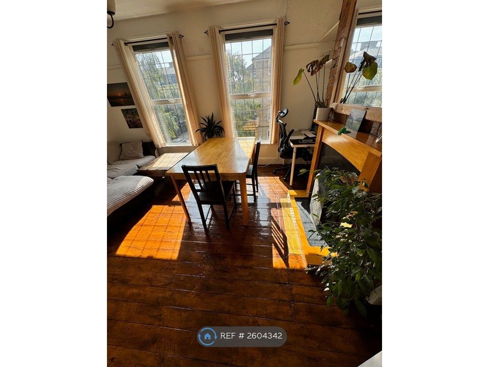 Property photo 2 of 24 Lounge/Dining