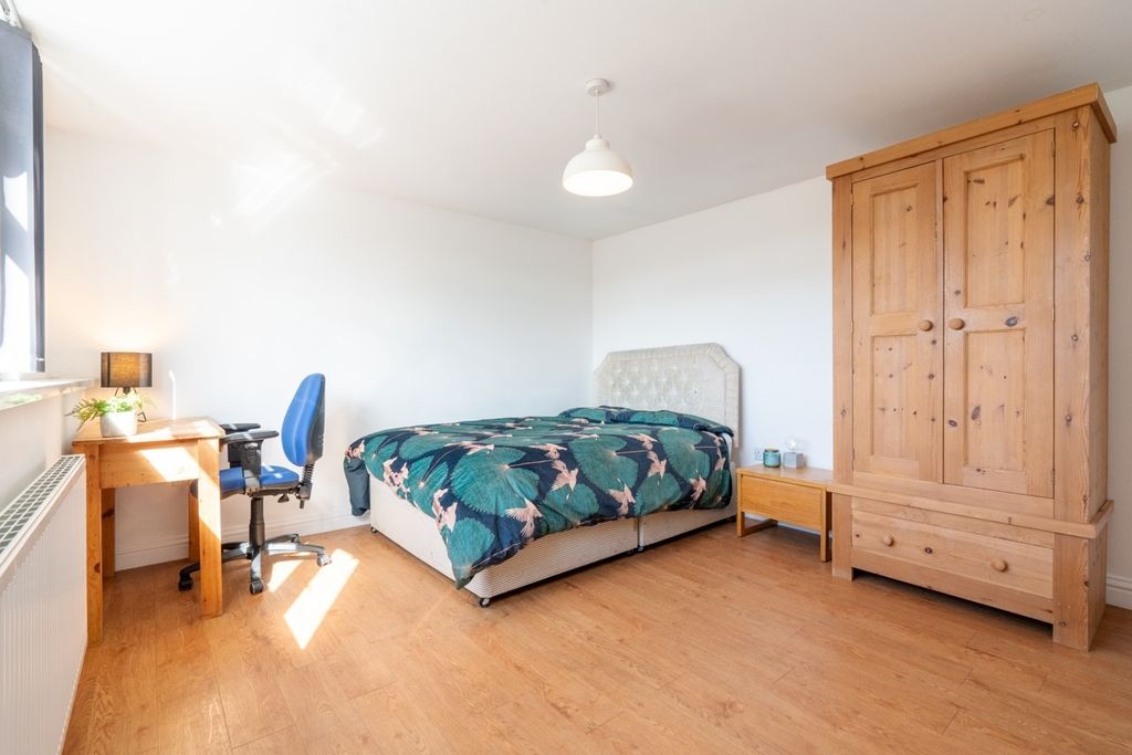 Property photo 3 of 10 A Bright, Well-Lit Double Bedroom Featuring A Comf...