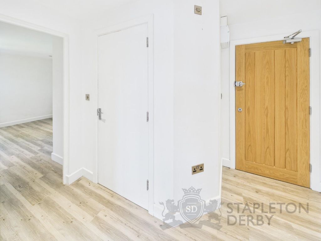 Property photo 3 of 17 Cam04720G0-Pr0087-Still004.Jpg