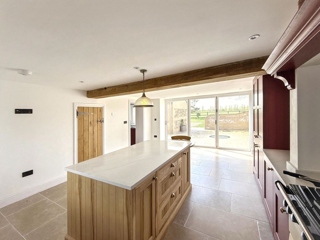Property photo 3 of 29 Kitchen