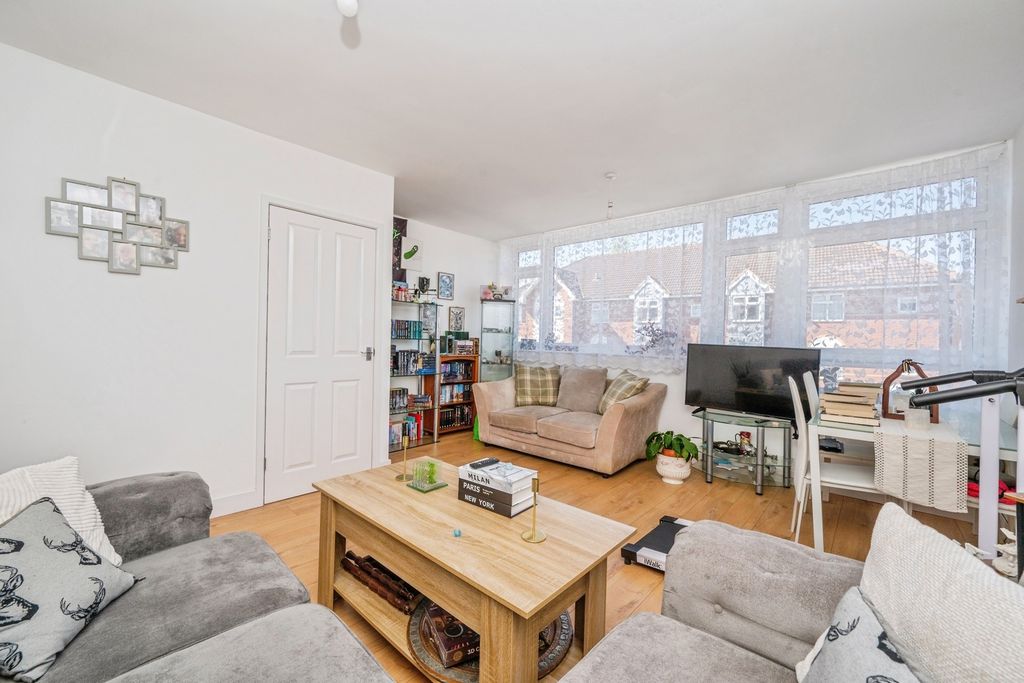 Property photo 3 of 19 Pbox-Img.Jpg