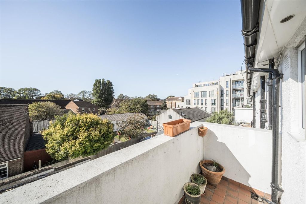 Property photo 3 of 11 10-1363383-11-68E3Aaa59Ec1B-10.Jpg