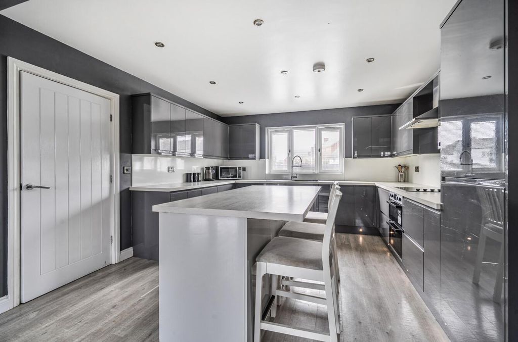 Property photo 3 of 8 6A Exon Buildings