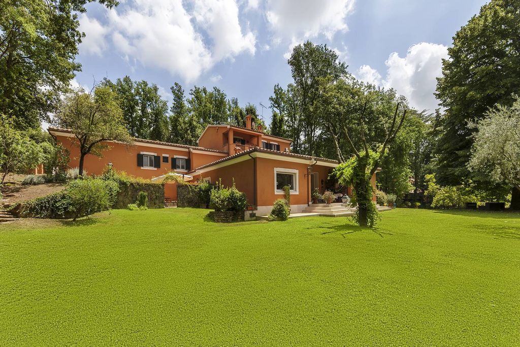 Property photo 1 of 25